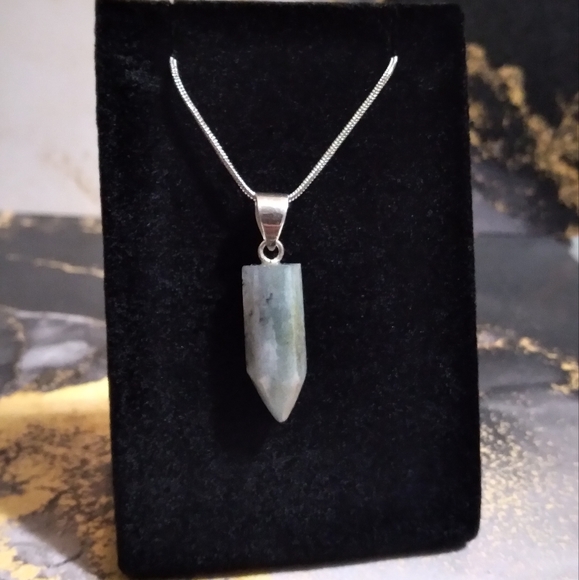 Fire Labradorite Pointer Pendant Silver + Free Chain - Picture 5 of 14